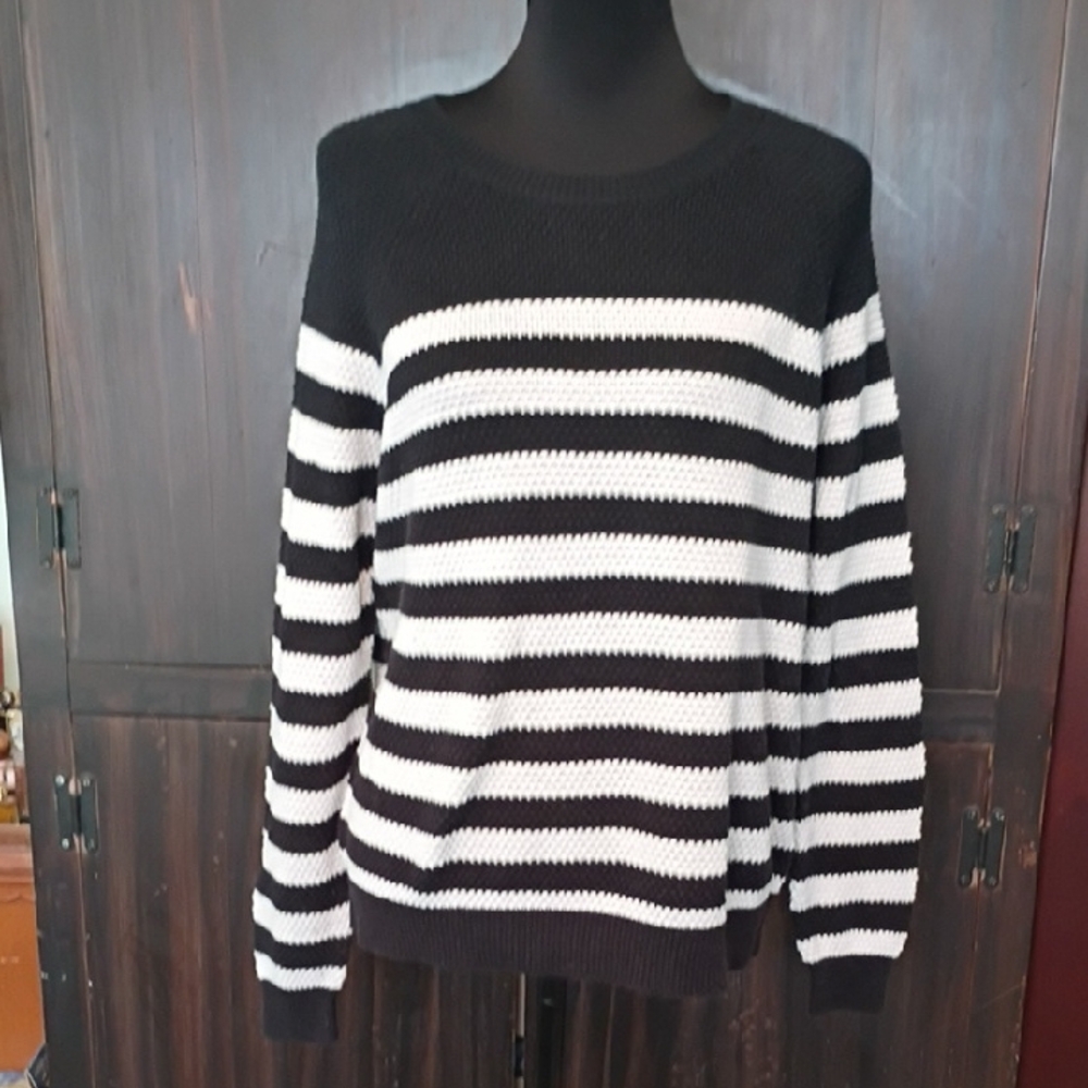 Old Navy Monochrome Black And White Striped Crew Neck Sweater Size XL